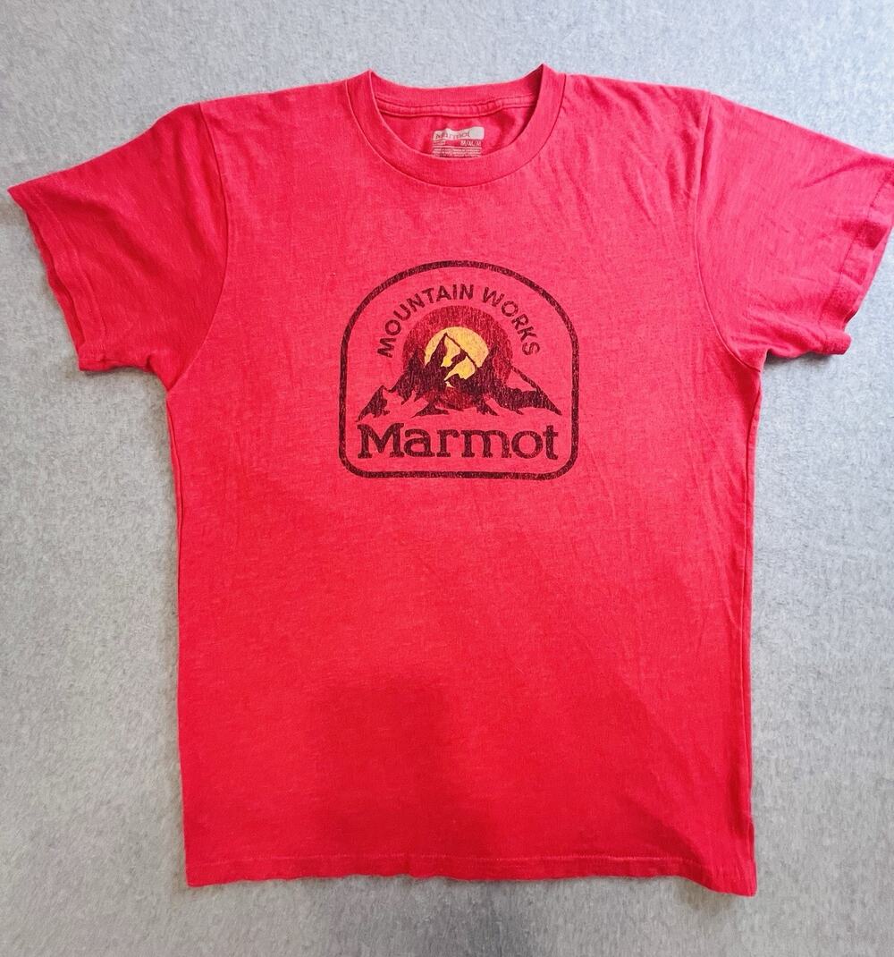 Marmot Mountain Works T-Shirt Mountain Peaks Logo Design Red Shirt Size M